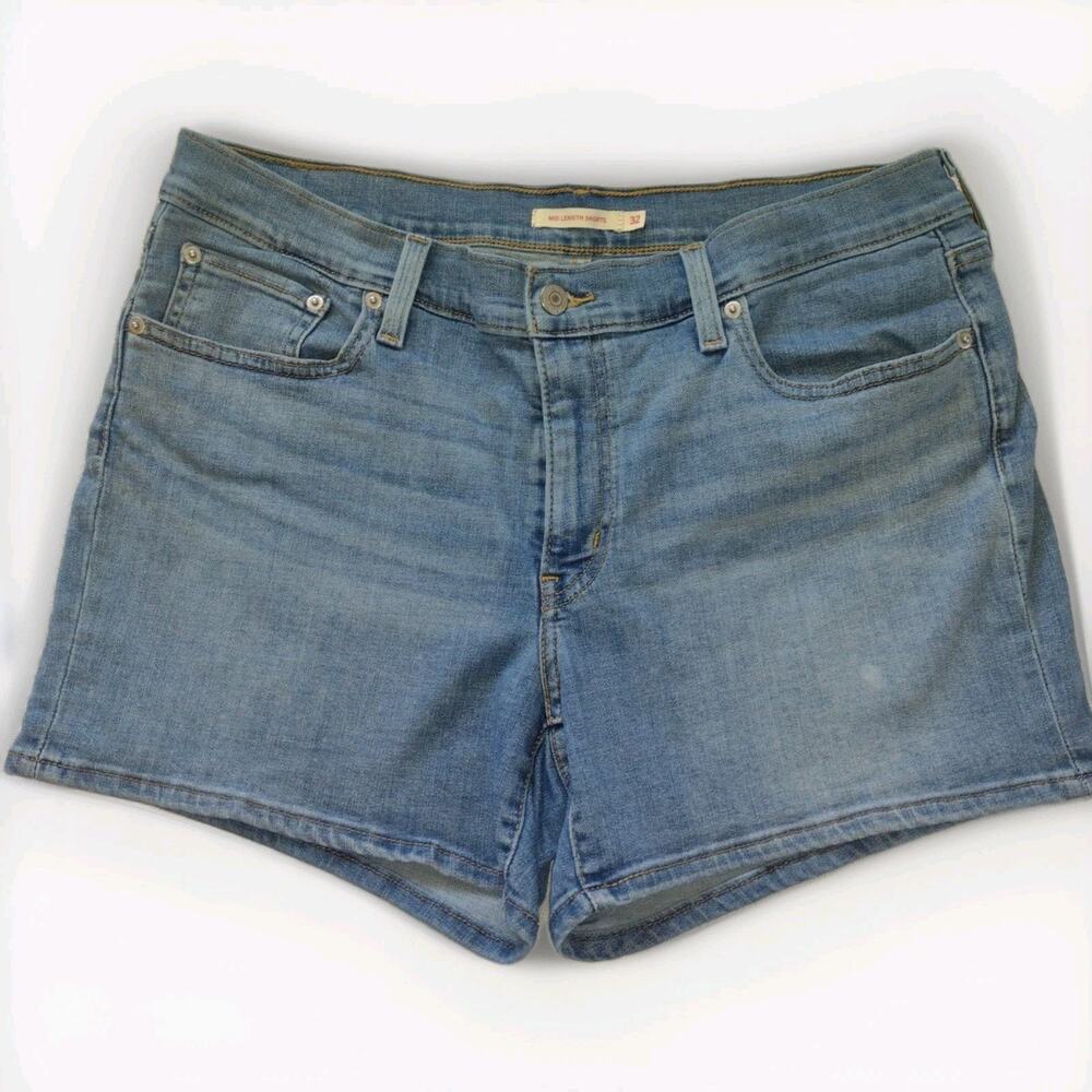 Men's LEVI'S Mid Length shorts men's 32 length 12" lightly distressed